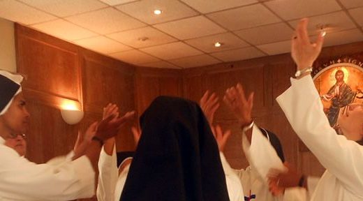Trinitarias danzando en la capilla de Cerforid